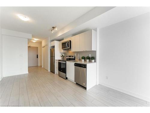 A518-3210 Dakota Common, Burlington, ON - Indoor Photo Showing Kitchen With Stainless Steel Kitchen