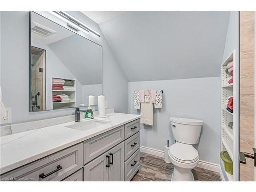 58 Duncombe Drive, Hamilton, ON - Indoor Photo Showing Bathroom