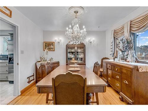 58 Duncombe Drive, Hamilton, ON - Indoor Photo Showing Dining Room