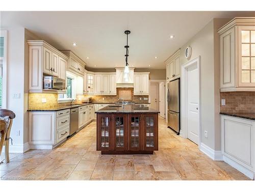 2 Bunny Glen Drive, Niagara-On-The-Lake, ON - Indoor Photo Showing Kitchen With Upgraded Kitchen