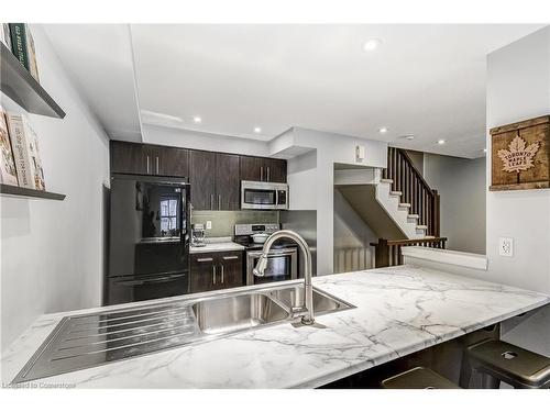 18-362 Plains Road E, Burlington, ON - Indoor Photo Showing Kitchen With Upgraded Kitchen