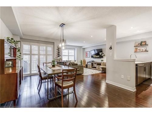 18-362 Plains Road E, Burlington, ON - Indoor Photo Showing Dining Room