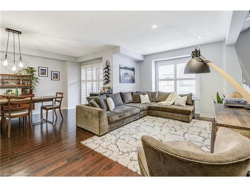 18-362 Plains Road E, Burlington, ON - Indoor Photo Showing Living Room