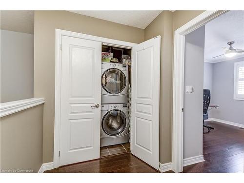 18-362 Plains Road E, Burlington, ON - Indoor Photo Showing Laundry Room