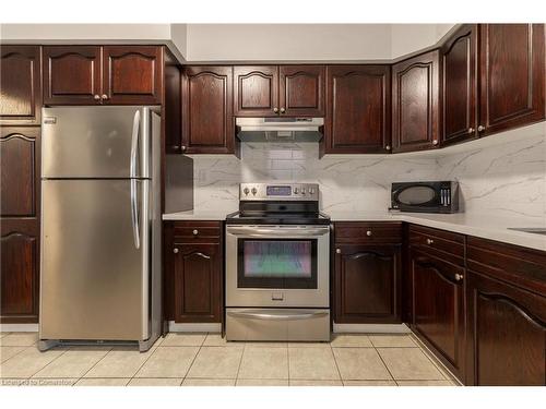 173 Oak Avenue, Hamilton, ON - Indoor Photo Showing Kitchen