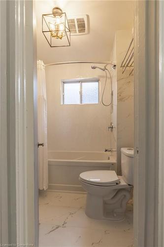 173 Oak Avenue, Hamilton, ON - Indoor Photo Showing Bathroom