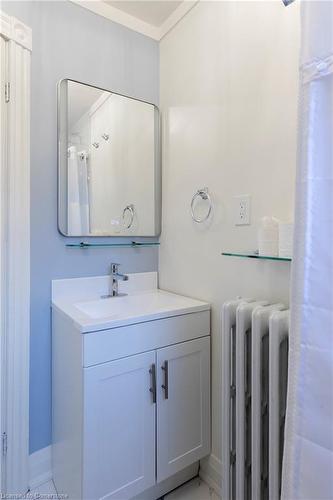 173 Oak Avenue, Hamilton, ON - Indoor Photo Showing Bathroom