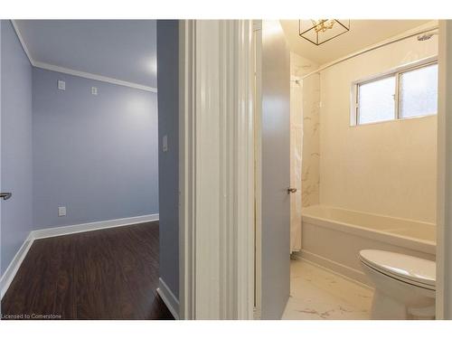 173 Oak Avenue, Hamilton, ON - Indoor Photo Showing Bathroom