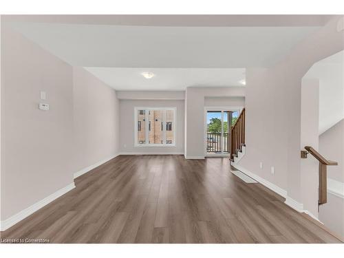 1-19 Picardy Drive, Hamilton, ON - Indoor Photo Showing Living Room