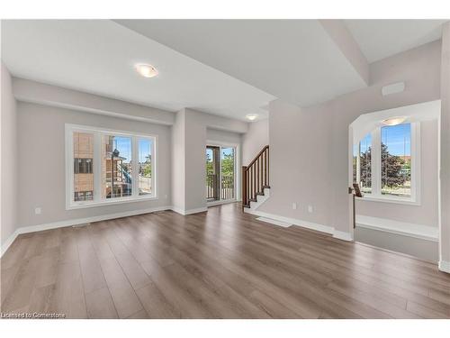 1-19 Picardy Drive, Hamilton, ON - Indoor Photo Showing Living Room