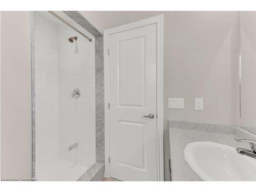 1-19 Picardy Drive, Hamilton, ON - Indoor Photo Showing Bathroom