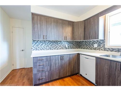 Upper-70 Lampman Crescent, Thorold, ON - Indoor Photo Showing Kitchen