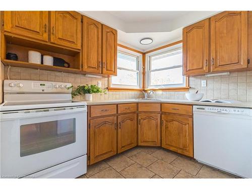 1371 Mountain Grove Avenue, Burlington, ON - Indoor Photo Showing Kitchen