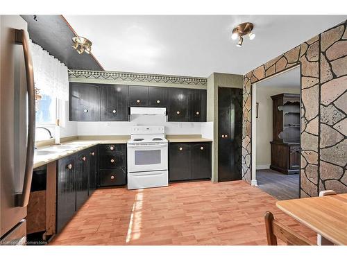 A11-25 Britten Close, Hamilton, ON - Indoor Photo Showing Kitchen