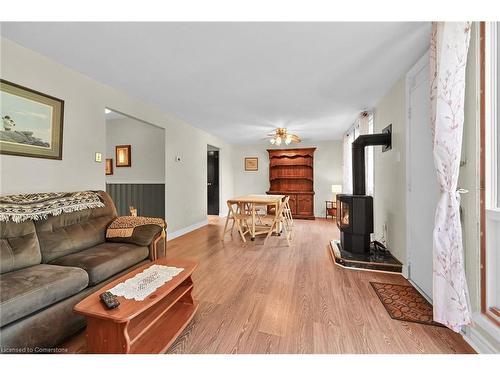 A11-25 Britten Close, Hamilton, ON - Indoor Photo Showing Living Room