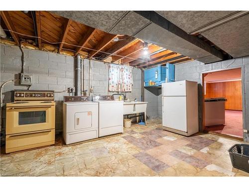 375 Bunting Road, St. Catharines, ON - Indoor Photo Showing Laundry Room