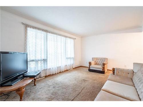 375 Bunting Road, St. Catharines, ON - Indoor Photo Showing Living Room