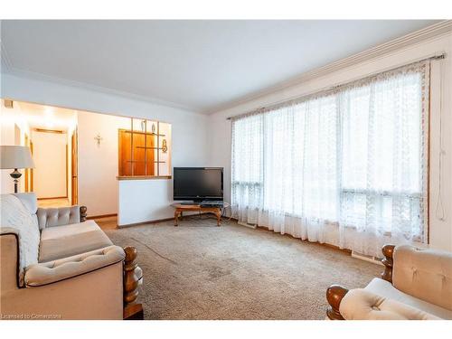 375 Bunting Road, St. Catharines, ON - Indoor Photo Showing Living Room