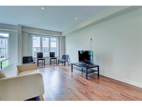 14 Ellis Avenue, Caledonia, ON - Indoor Photo Showing Living Room