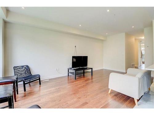 14 Ellis Avenue, Caledonia, ON - Indoor Photo Showing Living Room