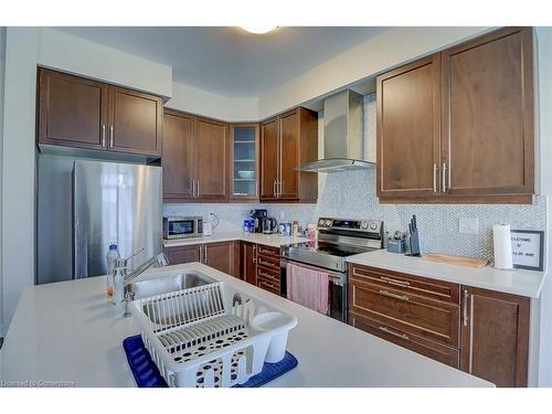 14 Ellis Avenue, Caledonia, ON - Indoor Photo Showing Kitchen With Double Sink