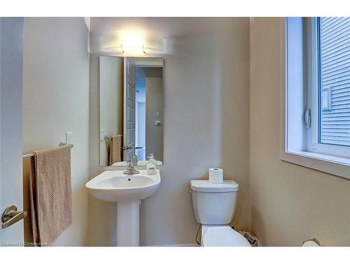 14 Ellis Avenue, Caledonia, ON - Indoor Photo Showing Bathroom