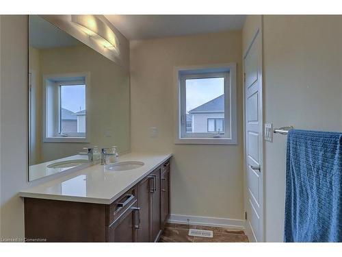 14 Ellis Avenue, Caledonia, ON - Indoor Photo Showing Bathroom