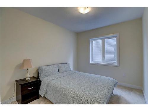 14 Ellis Avenue, Caledonia, ON - Indoor Photo Showing Bedroom