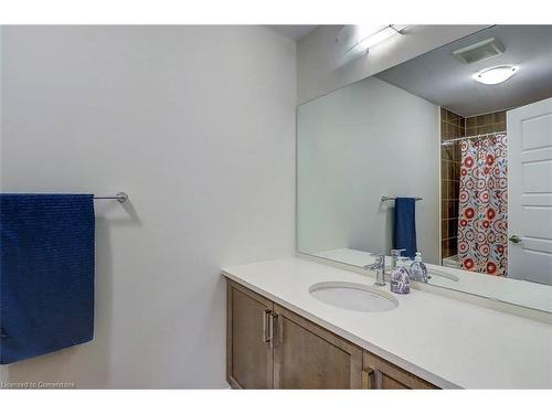 14 Ellis Avenue, Caledonia, ON - Indoor Photo Showing Bathroom