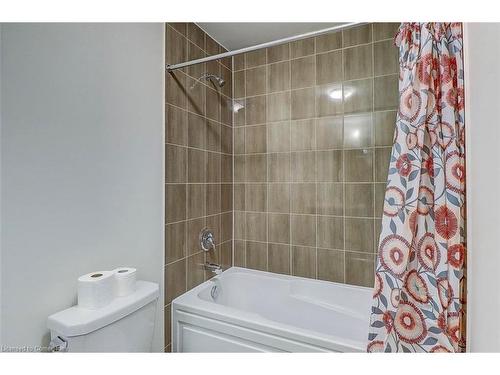 14 Ellis Avenue, Caledonia, ON - Indoor Photo Showing Bathroom