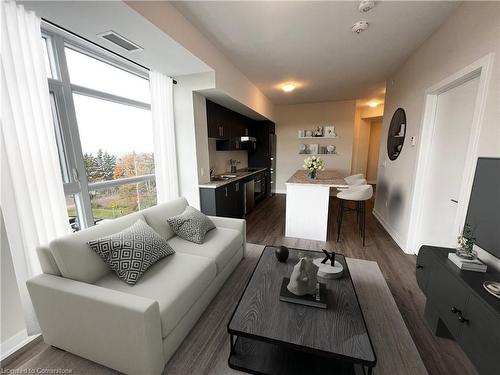 508-600 North Service Road, Stoney Creek, ON - Indoor Photo Showing Living Room