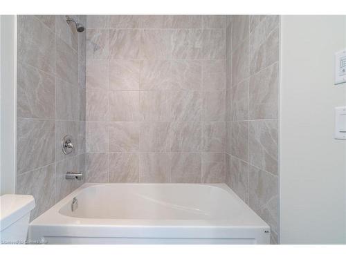 508-600 North Service Road, Stoney Creek, ON - Indoor Photo Showing Bathroom