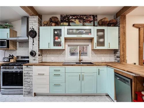 157 East 19Th Street, Hamilton, ON - Indoor Photo Showing Kitchen