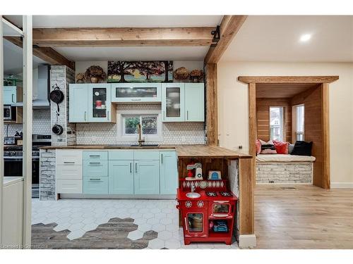 157 East 19Th Street, Hamilton, ON - Indoor Photo Showing Kitchen