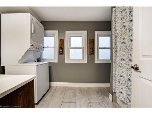 157 East 19Th Street, Hamilton, ON - Indoor Photo Showing Laundry Room