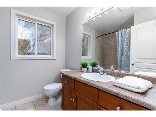 49 Conrad Place, Grimsby, ON - Indoor Photo Showing Bathroom