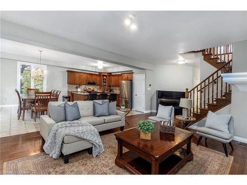 49 Conrad Place, Grimsby, ON - Indoor Photo Showing Living Room