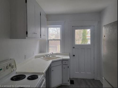 10 Tuckett Street, Hamilton, ON - Indoor Photo Showing Kitchen