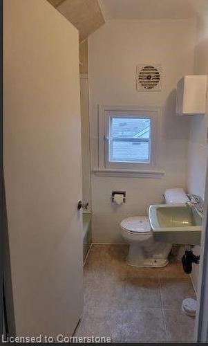 10 Tuckett Street, Hamilton, ON - Indoor Photo Showing Bathroom