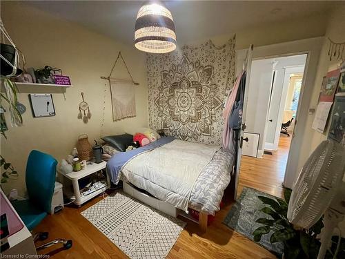 57 Newton Avenue, Hamilton, ON - Indoor Photo Showing Bedroom