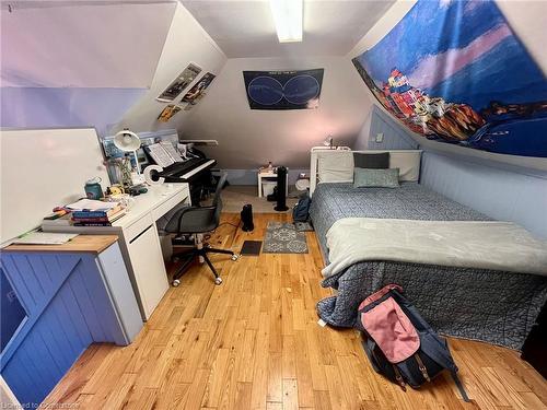 57 Newton Avenue, Hamilton, ON - Indoor Photo Showing Bedroom