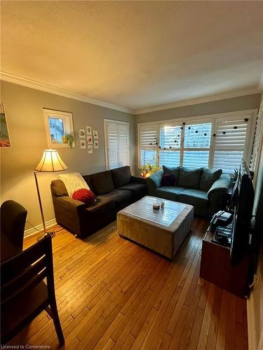 57 Newton Avenue, Hamilton, ON - Indoor Photo Showing Living Room