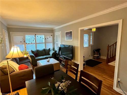 57 Newton Avenue, Hamilton, ON - Indoor Photo Showing Living Room