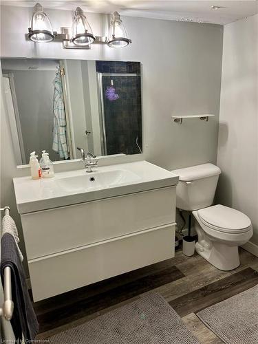 57 Newton Avenue, Hamilton, ON - Indoor Photo Showing Bathroom