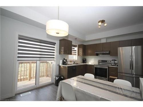 17 Barley Lane, Ancaster, ON - Indoor Photo Showing Kitchen