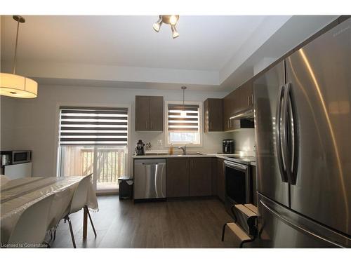 17 Barley Lane, Ancaster, ON - Indoor Photo Showing Kitchen