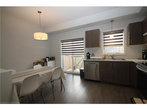 17 Barley Lane, Ancaster, ON - Indoor Photo Showing Kitchen