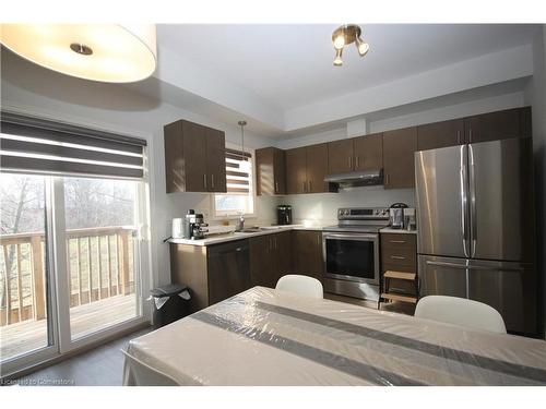 17 Barley Lane, Ancaster, ON - Indoor Photo Showing Kitchen