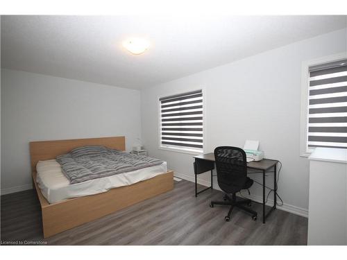 17 Barley Lane, Ancaster, ON - Indoor Photo Showing Bedroom