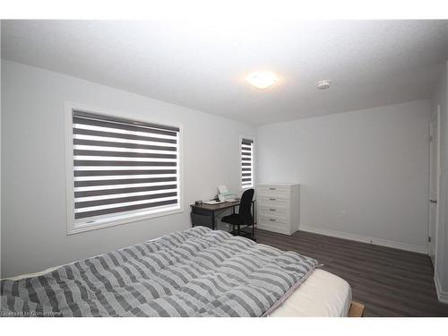 17 Barley Lane, Ancaster, ON - Indoor Photo Showing Bedroom